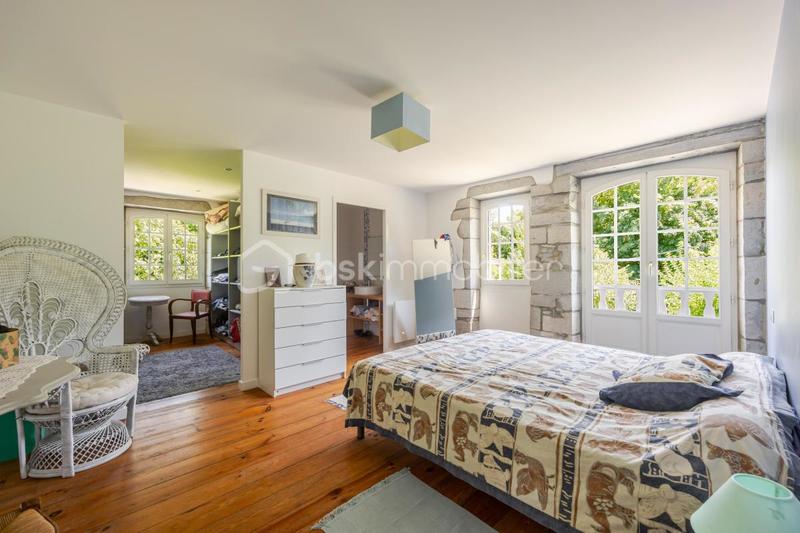 Demeure - 293 m² - 9 pièces