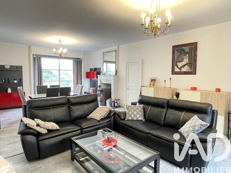 Maison - 239 m² - 9 pièces