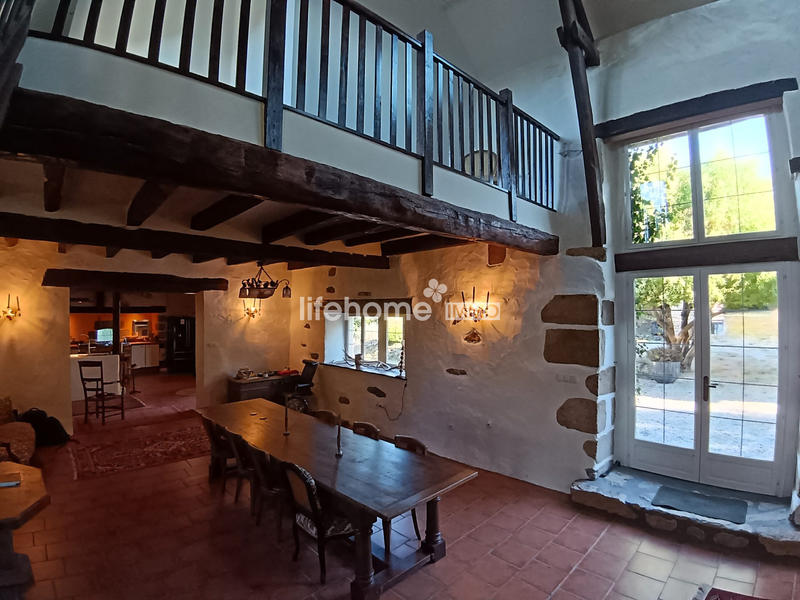 Maison - 210 m² - 6 pièces