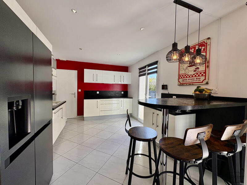 Maison traditionnelle - 143 m² - 7 pièces