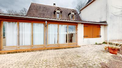 Maison - 233 m² - 7 pièces