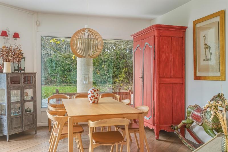 Maison - 237 m² - 8 pièces