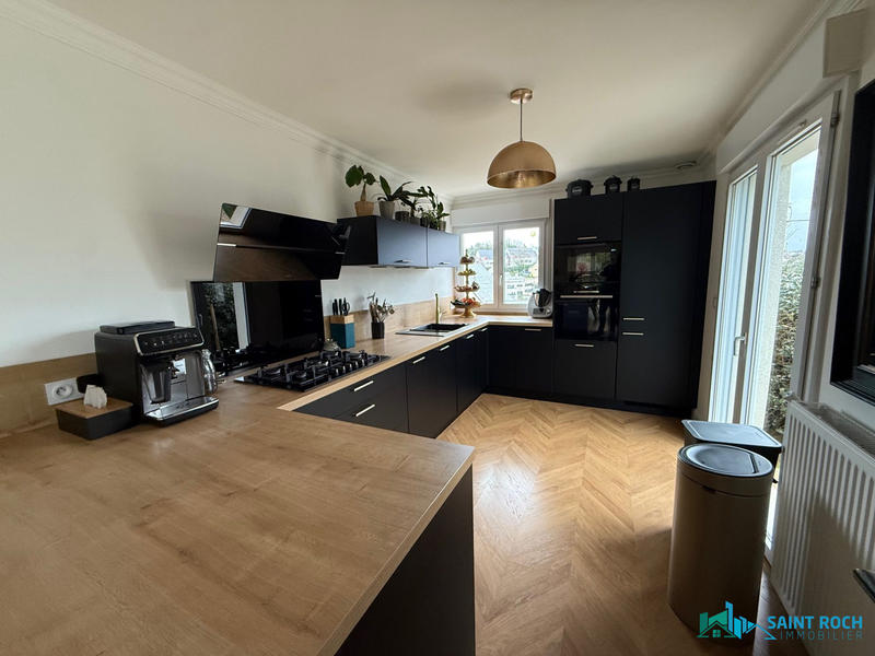 Maison - 177 m² - 7 pièces