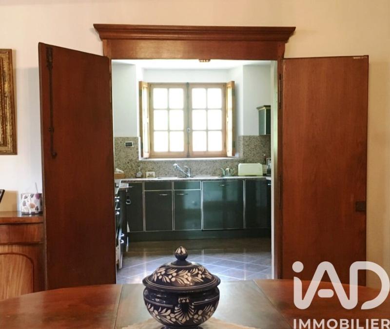 Maison - 260 m² - 10 pièces