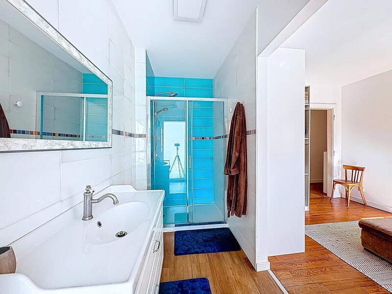 Maison - 250 m² - 7 pièces