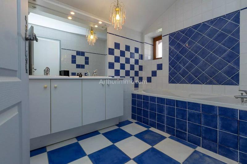 Maison - 167 m² - 6 pièces