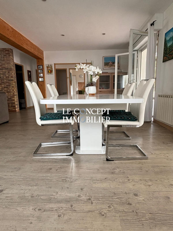 Maison - 185 m² - 5 pièces