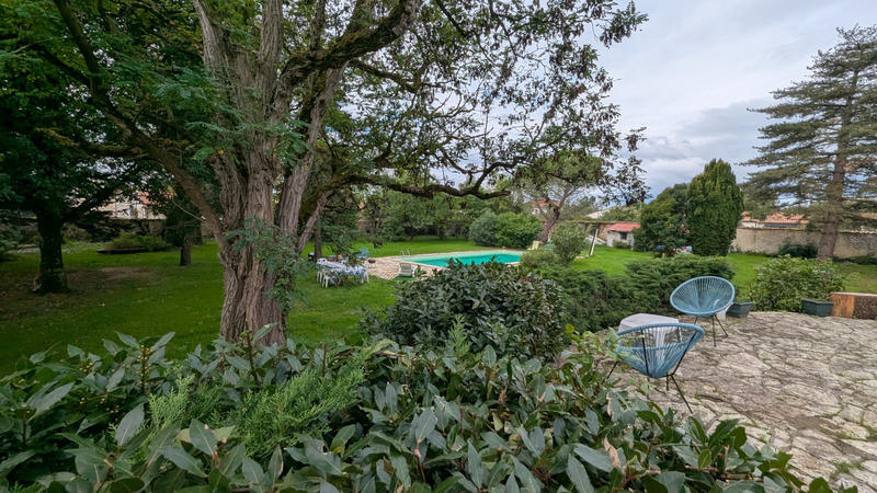 Maison - 202 m² - 8 pièces