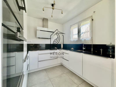 Maison - 93 m² - 4 pièces