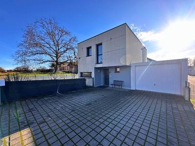 Maison - 100 m² - 6 pièces