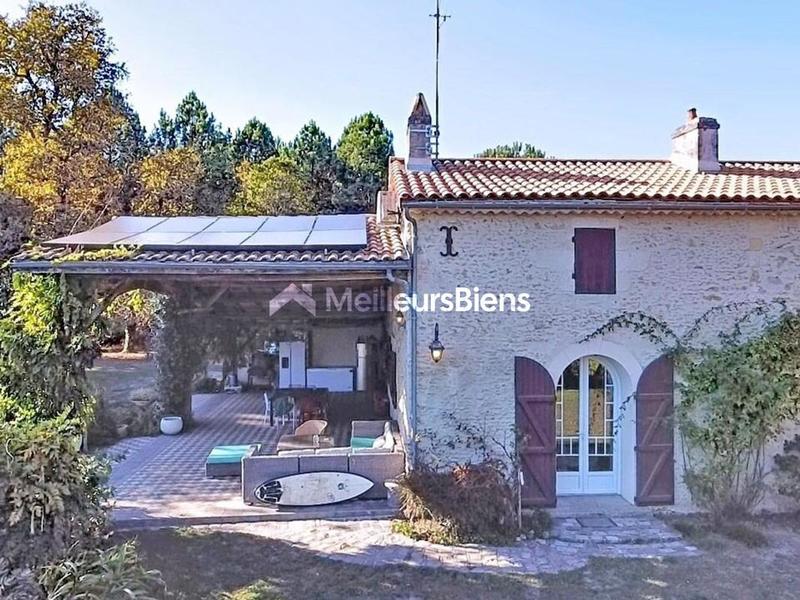 Propriété - 252 m² - 6 pièces