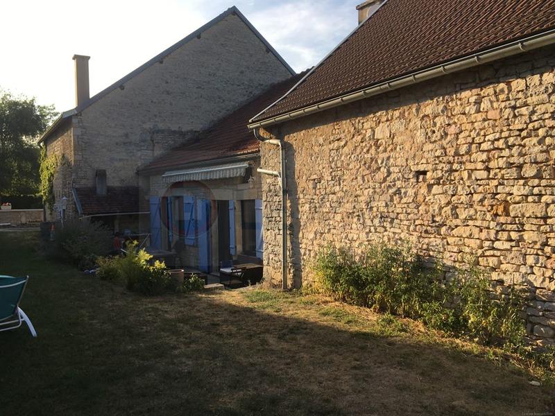 Maison - 240 m² - 6 pièces