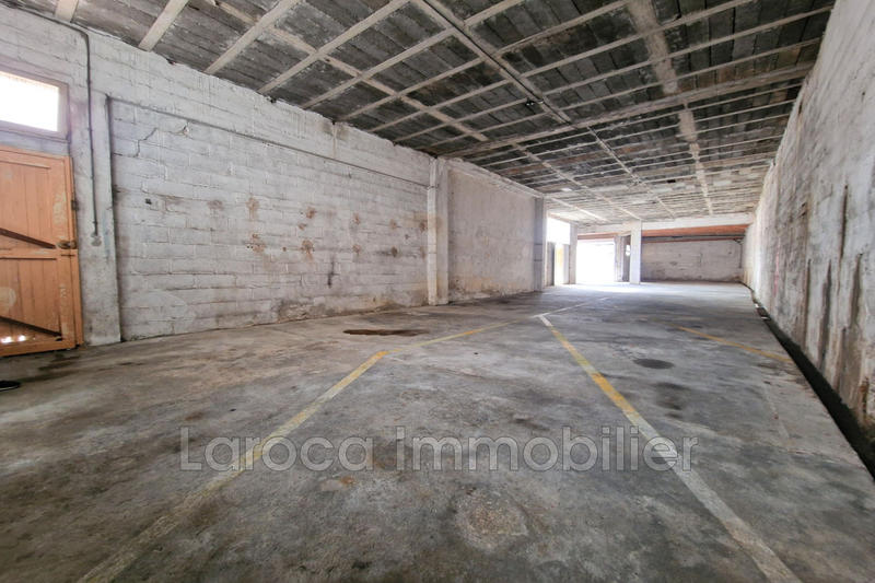 Parking / Garage - 250 m²