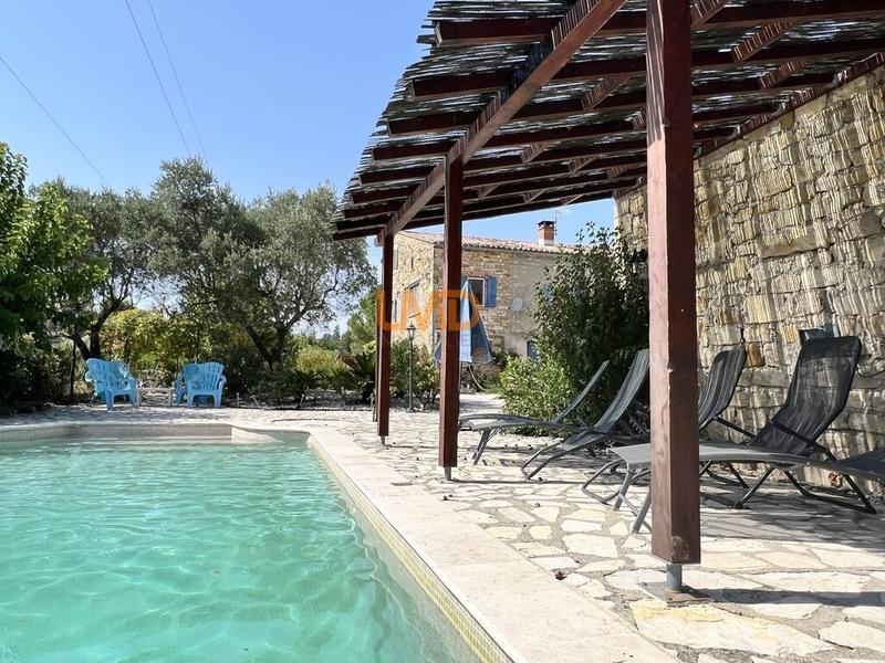 Mas - 244 m² - 8 pièces