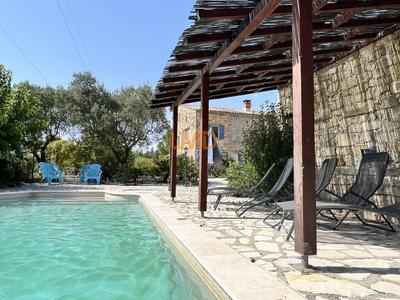 Mas - 244 m² - 8 pièces