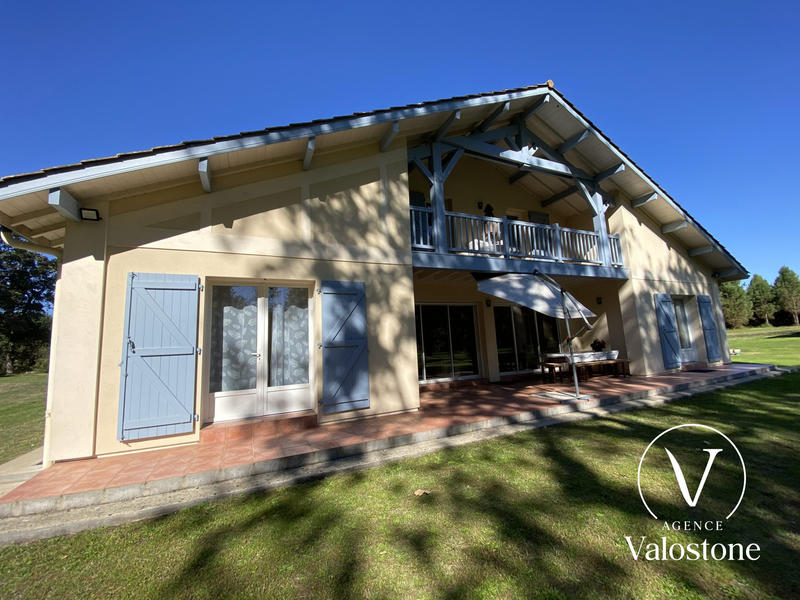 Maison - 246 m² - 6 pièces