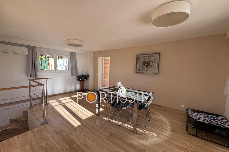 Maison - 242 m² - 5 pièces