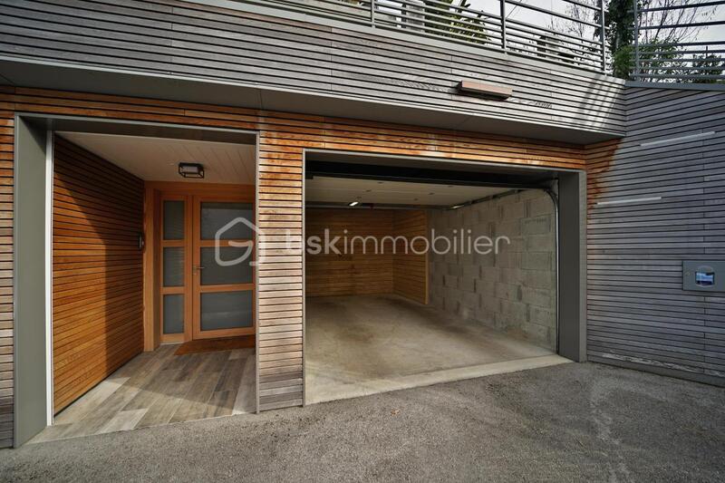 Demeure - 170 m² - 5 pièces