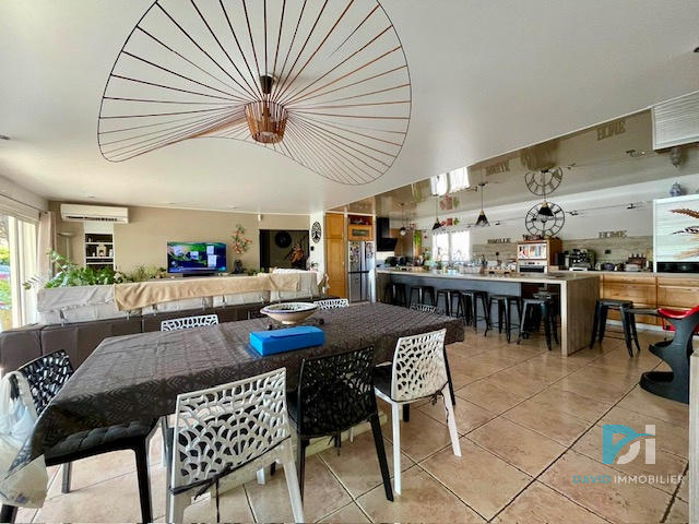 Villa - 215 m² - 8 pièces