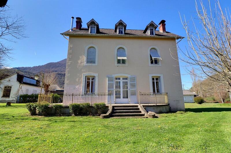 Maison - 306 m² - 9 pièces