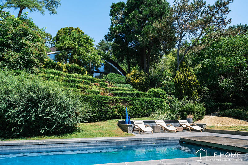 Maison - 260 m² - 7 pièces