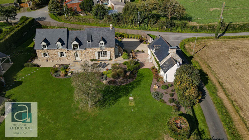 Maison - 220 m² - 5 pièces