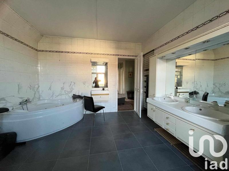 Maison - 224 m² - 10 pièces