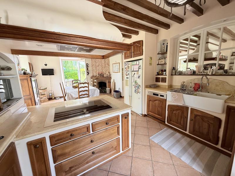 Maison - 750 m² - 25 pièces