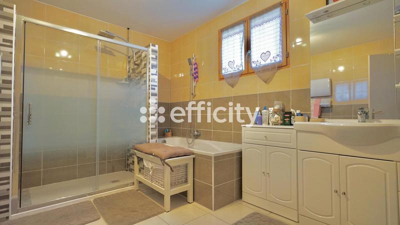 Maison - 181 m² - 7 pièces