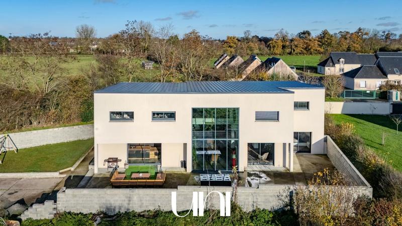 Maison - 317 m² - 9 pièces