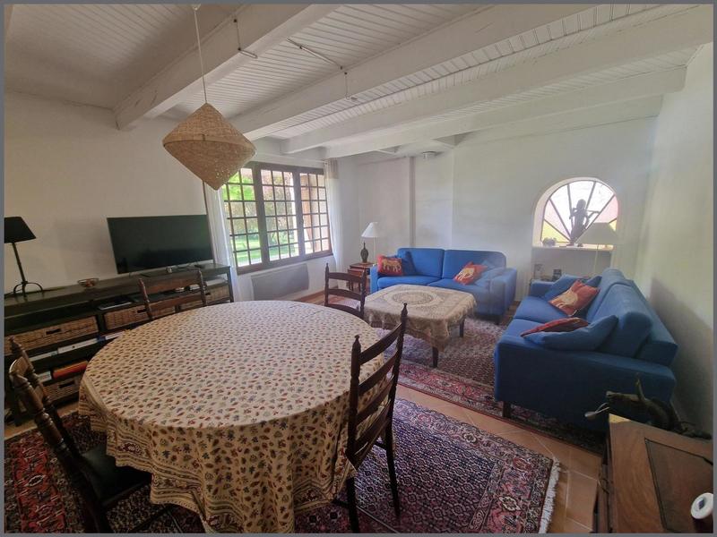 Maison - 800 m² - 32 pièces