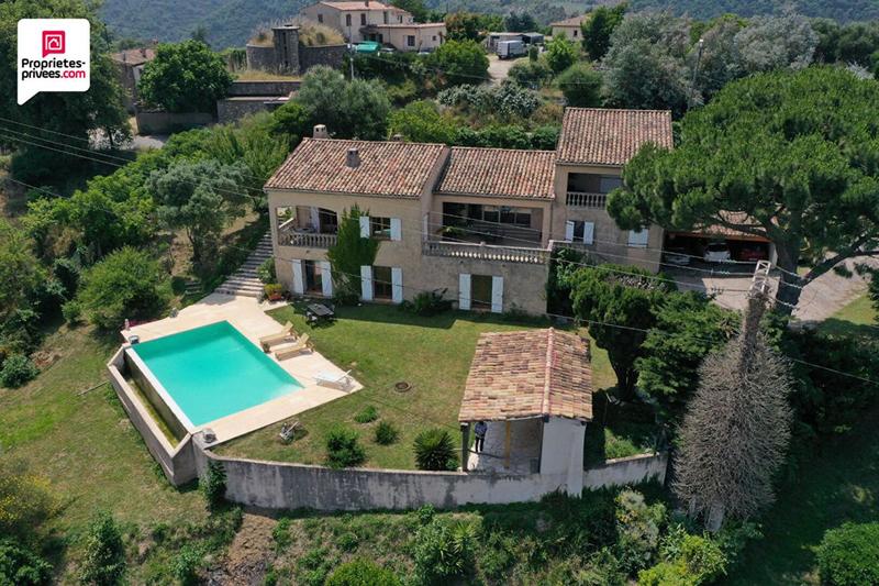 Villa - 265 m² - 8 pièces