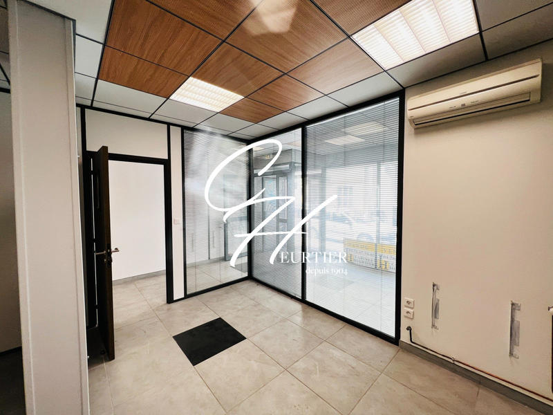 Local commercial - 99 m² - 5 pièces