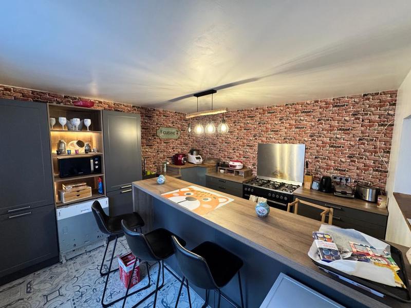 Maison - 195 m² - 7 pièces