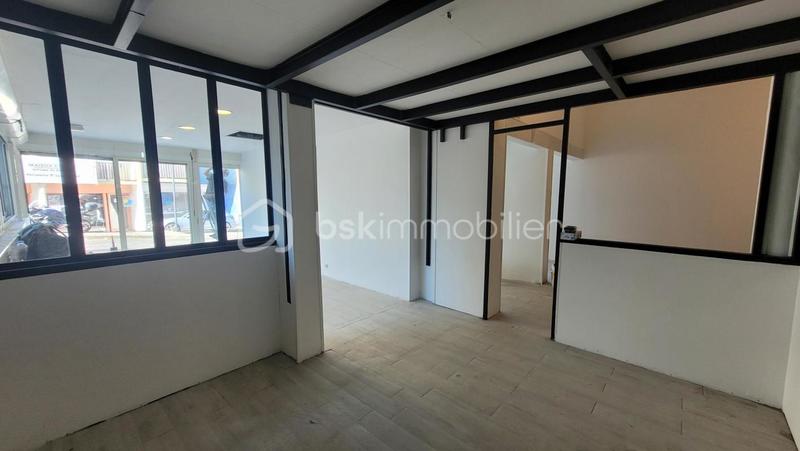 Local commercial - 140 m² - 6 pièces