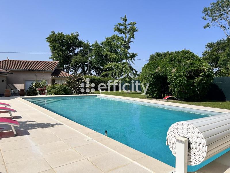 Maison - 236 m² - 8 pièces