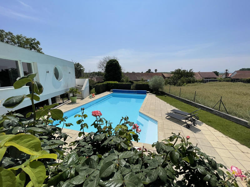 Maison - 244 m² - 9 pièces