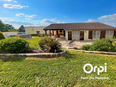 Maison - 218 m² - 6 pièces