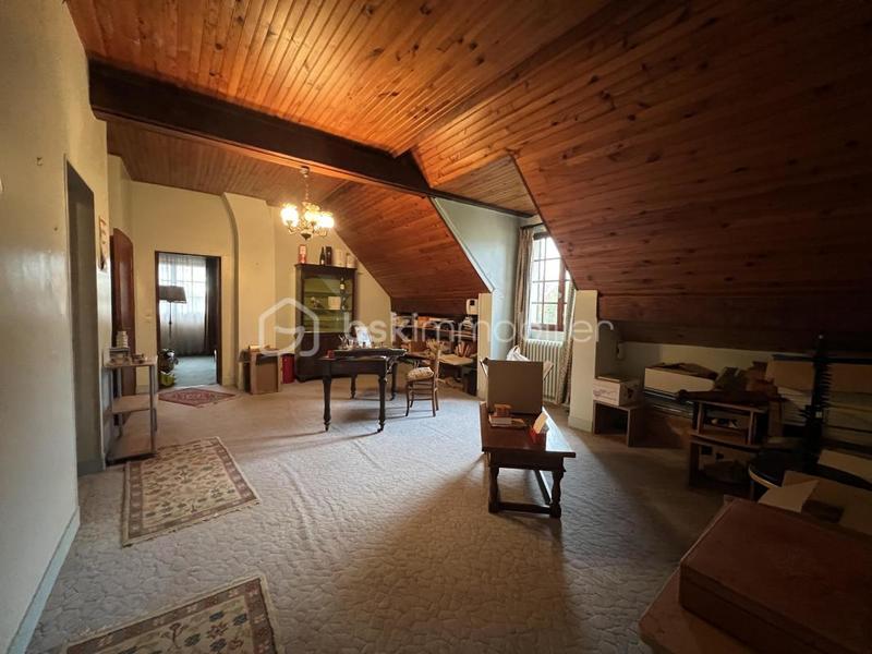 Maison - 232 m² - 8 pièces