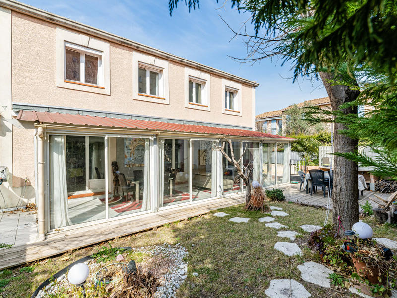 Maison - 232 m² - 12 pièces