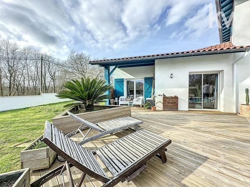 Maison - 220 m² - 6 pièces