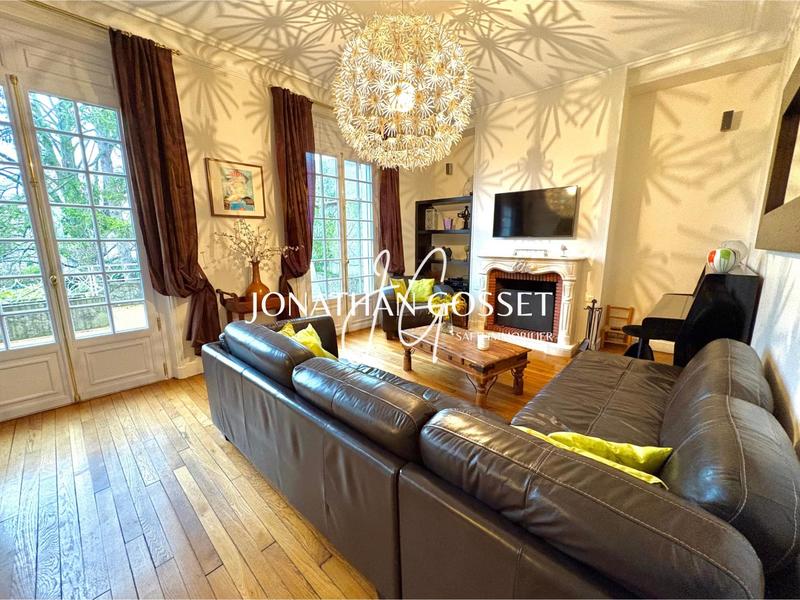 Maison - 247 m² - 10 pièces