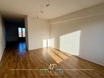 Appartement - 93 m² - 4 pièces