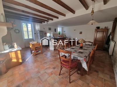 Maison - 250 m² - 8 pièces