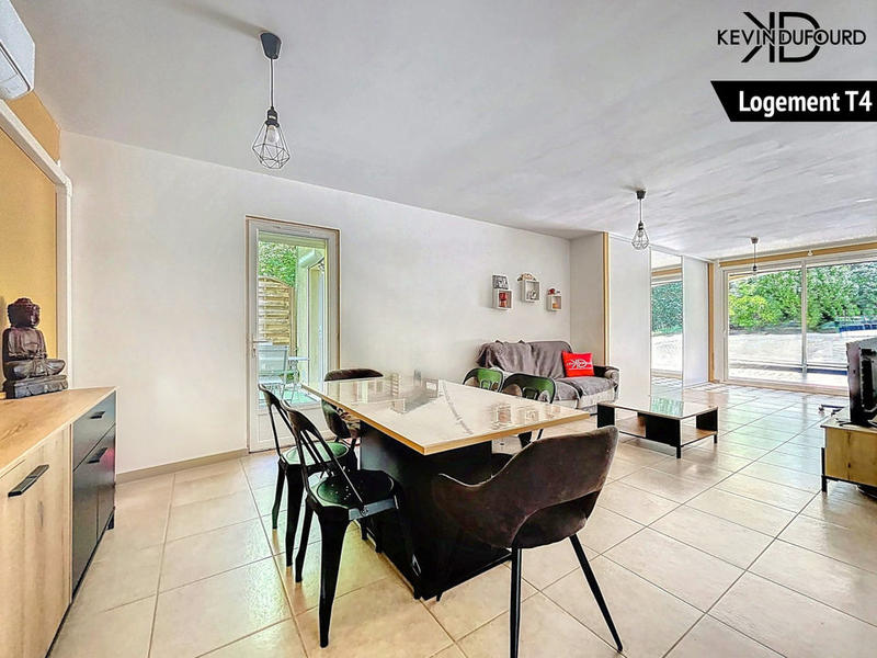 Maison - 225 m² - 11 pièces