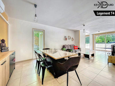 Maison - 225 m² - 11 pièces