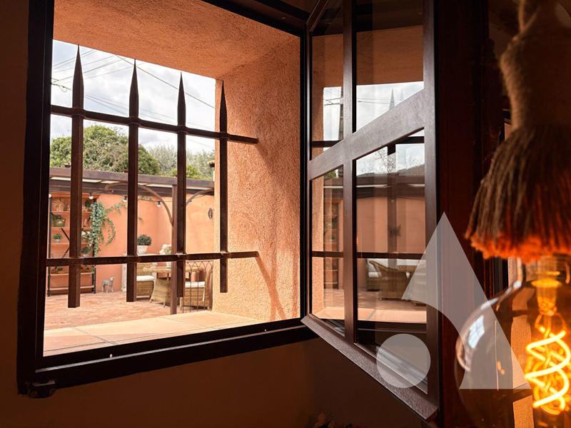 Maison - 250 m² - 7 pièces