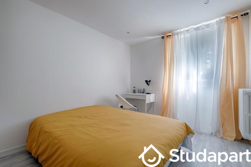 Chambre - 11 m² - 1 pièce