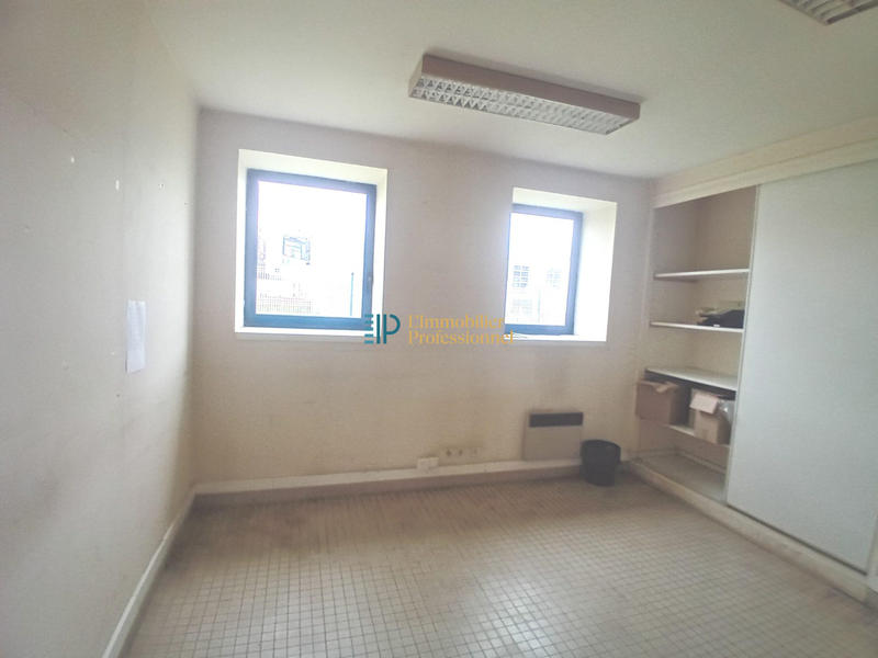 Local d'activités - 940 m²