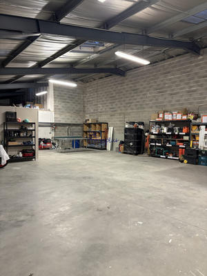 Entrepôt - 242 m²
